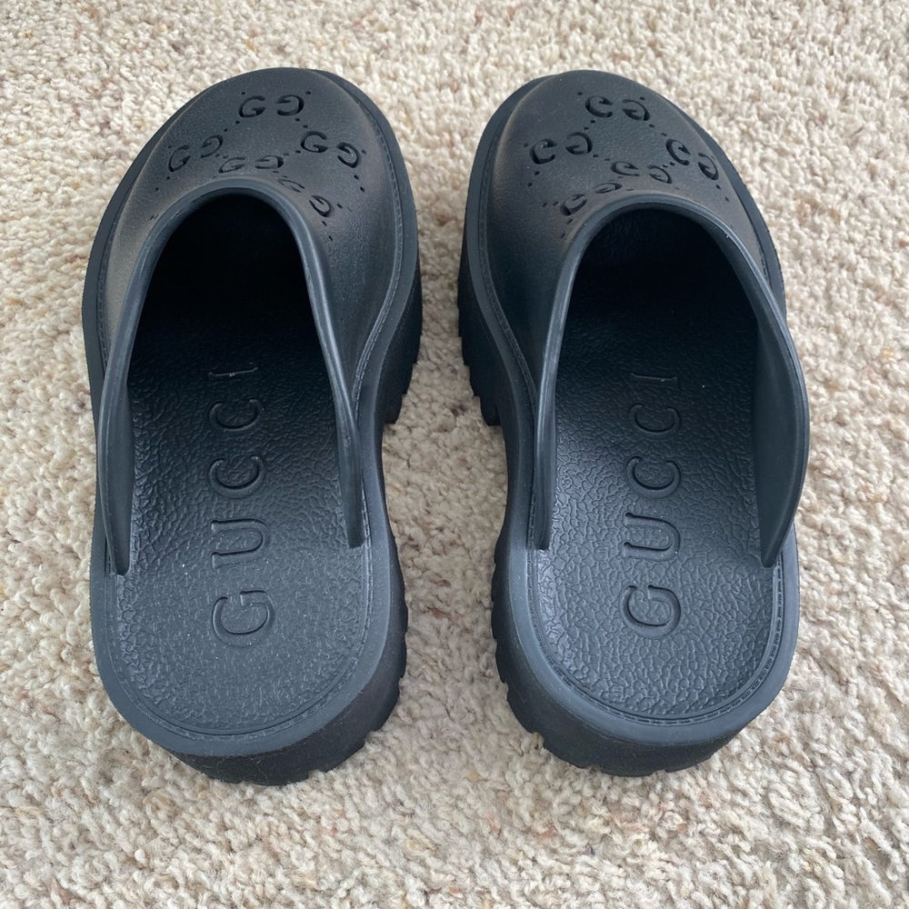 GG black chunky crocs